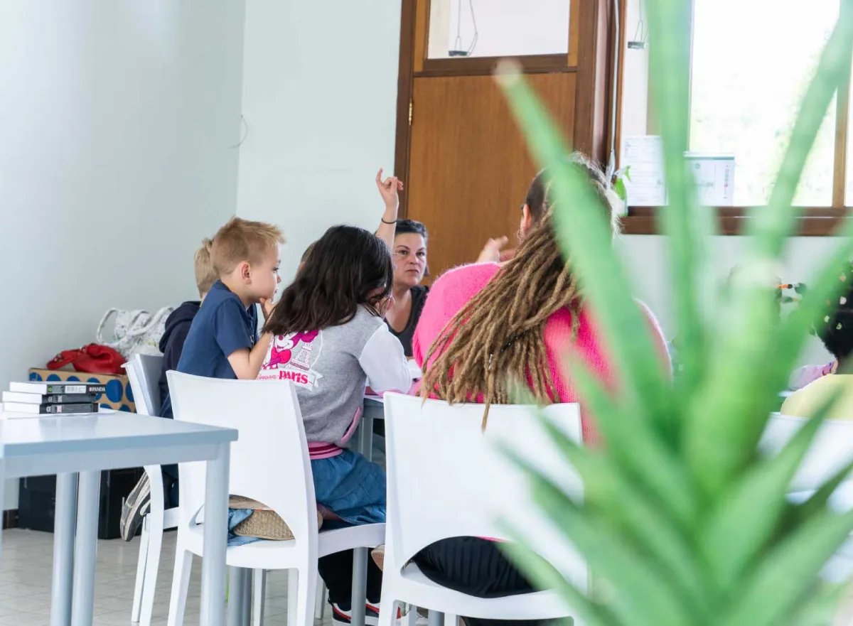 Kinderen tijdens een leerlingenraadvergadering
